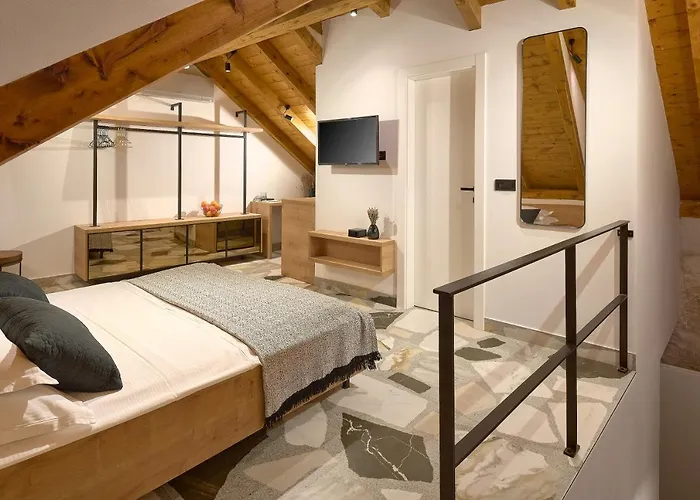 History Hvar 1529 4*