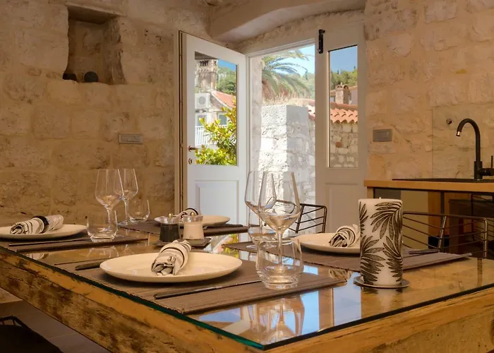 History Hvar 1529 4*