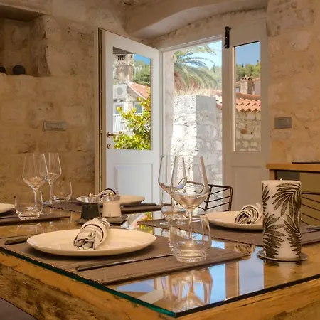 History Hvar 1529 4*