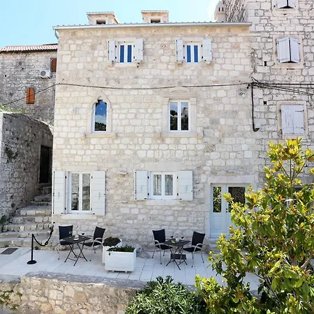 History Hvar 1529 بيت ضيافة هفار